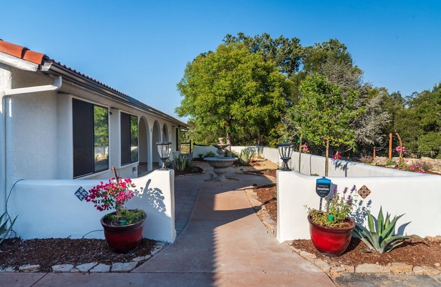 Na Hoku Ranch | Escape to Views, Starry Nights and Fire Pit!