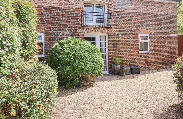 NADDER BARN, family friendly, luxury holiday cottage in Salisbury