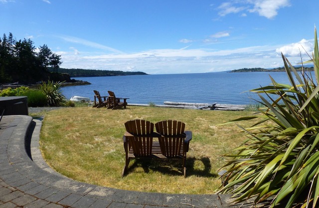 Nanoose Bay Oceanfront Home With Stunning Views And Walk-On Beach