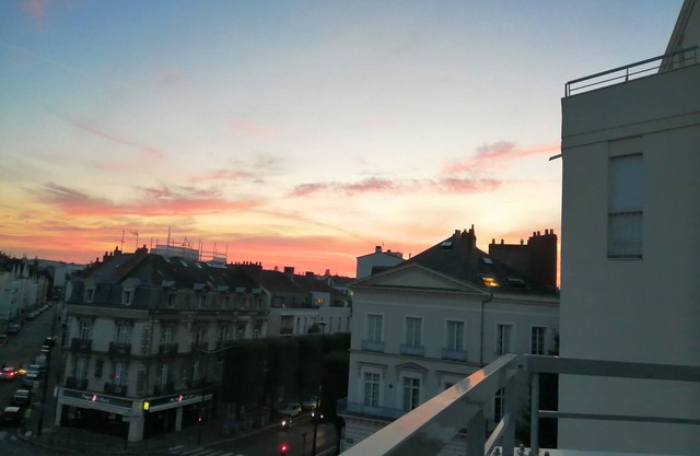 Nantes on foot! Downtown! Sunny 2-room apartment with terrace.