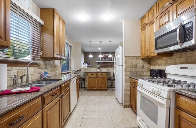 Naperville Rental - Woodview Ln