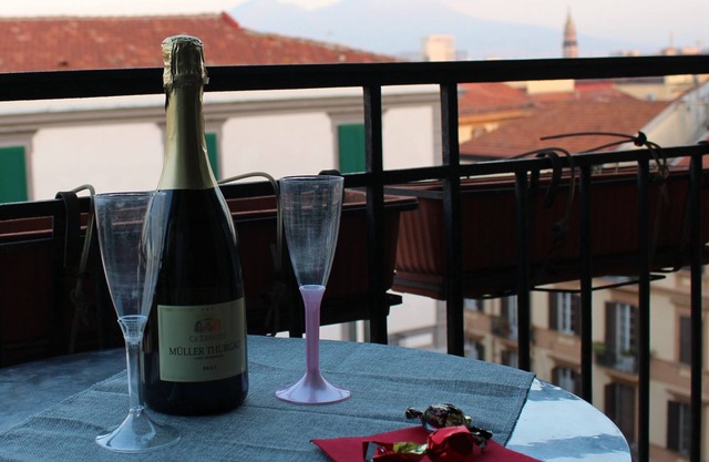 NAPLES HISTORICAL CENTER APARTMENT, IN VIA DUOMO!
