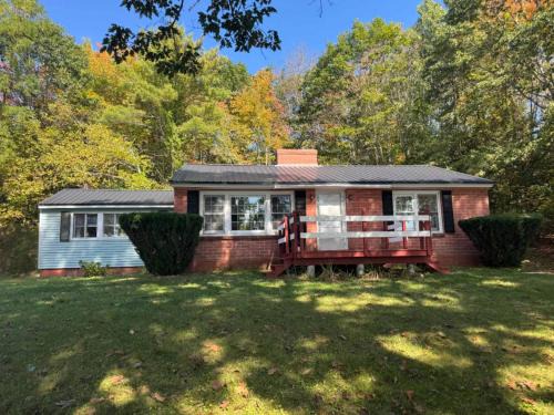 Naples Village Retreat - Heart of the Lakes Region