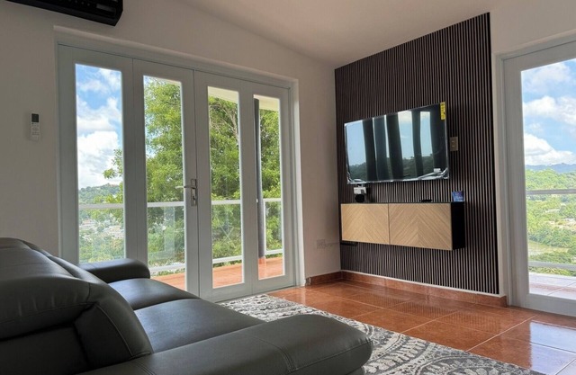 Naranjito Vista Home "Full Solar Power"
