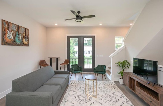 Nash Boutique Stay 3 bd Parking 12 min to DT