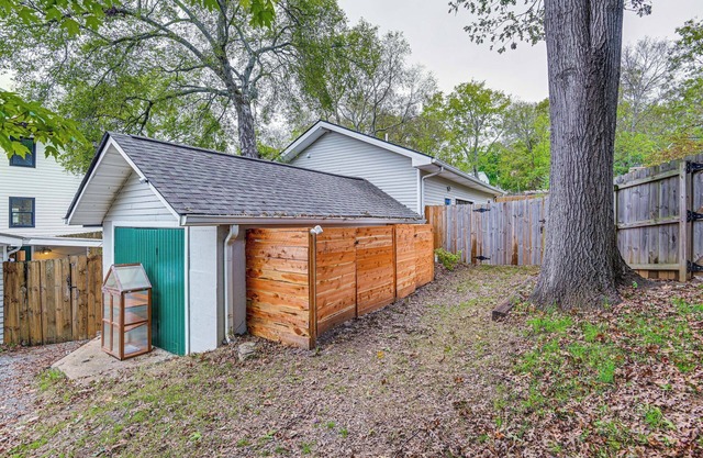 Nashville Cottage: 4 Mi to Dtwn!