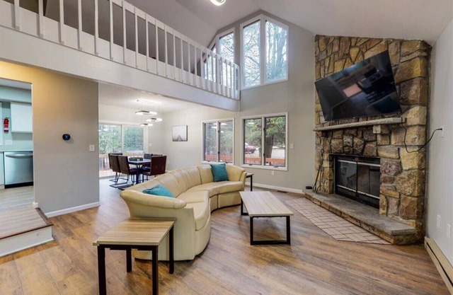 Nature Embrace 4BR Cottage w/Lake Harmony Views