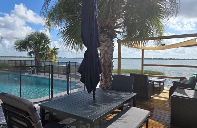 Nature Lover's Lake & Pool Home - Sunrise Views! Sleeps 10 w/7 Beds