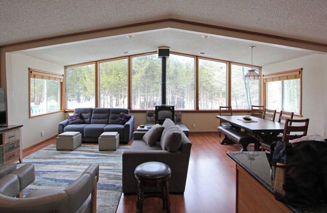 Nature's Gem - Nicely updated home | COH1261