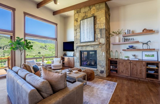 Nature's Playground Chalet - Year Round Luxury!