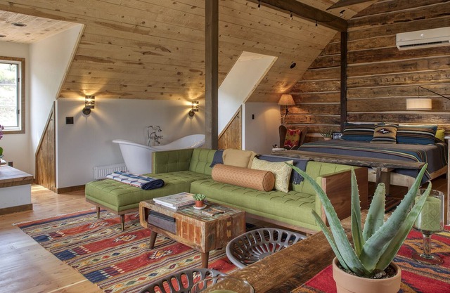 Navajo Peak rustic South Loft