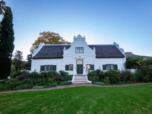 Navarre Residence