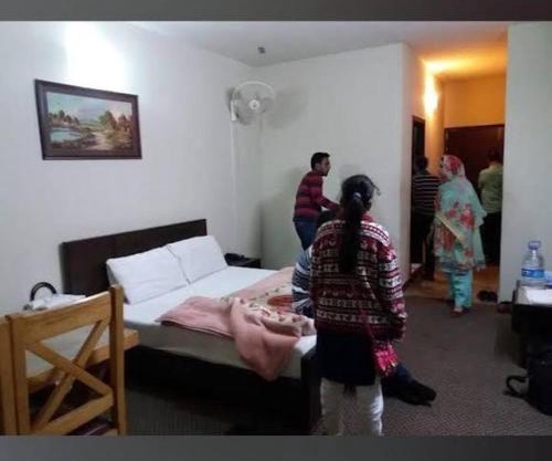 Naveed Hotel