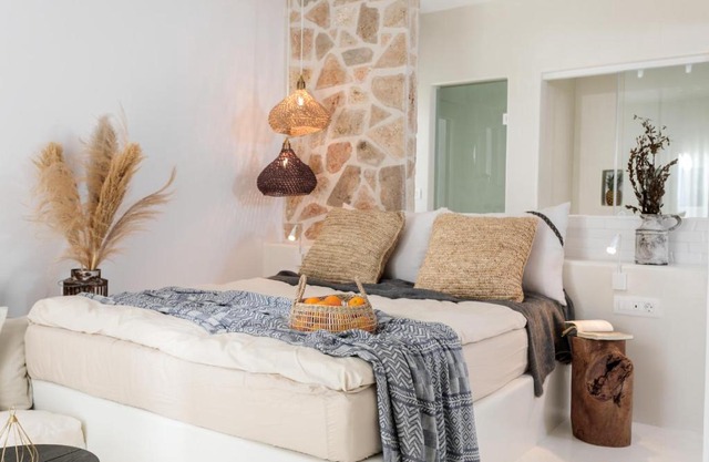 Naxian Aura suites