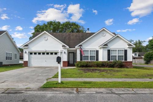 Near Airport-20 Min to Downtown- Chucktown Retreat