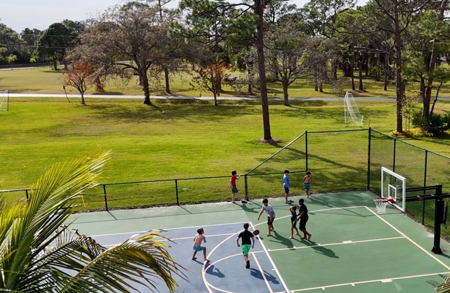 Near Beach W/Private Lake, Tennis + More!n