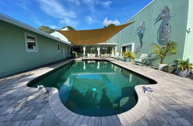 Near Beaches, Pool, Paradise Awaits, Adult Only “The Blue Room”