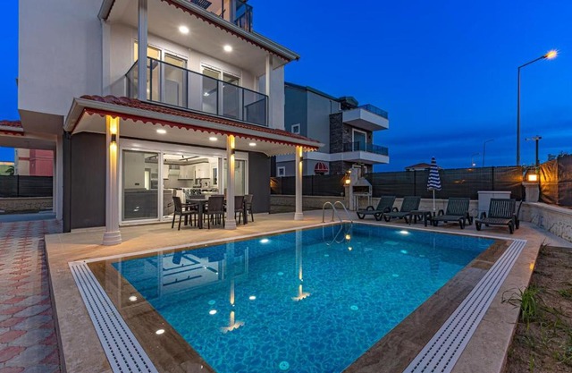 NEAR BY THE LAND OF LEGEND’S PRIVATE POOL VILLA SUN