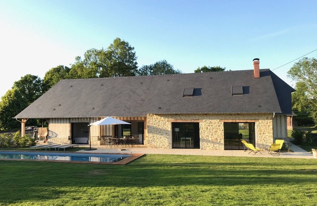 Near Deauville, 10 minutes from beaches, with swimming pool and large garden. Dog accepted