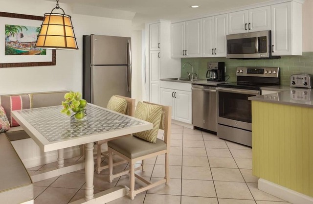 NEAR DUVAL ST! Sunset Harbor Oasis + Amenities, 2-Bedroom Suite
