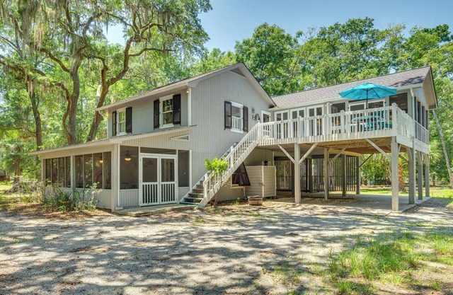 Near Edisto Beach State Park: Home w/Lanais!