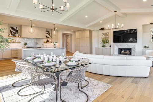 Near Golf - Gem with Funished Patio in Chandler!