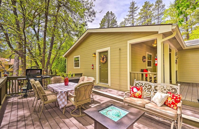 Near Hiking: Creekside Payson Cabin w/Deck!
