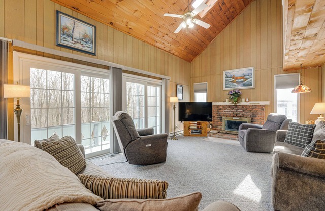 Near Hiking & Skiing: Home in Wilmington!