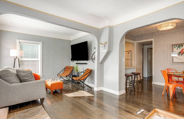 Near Hospitals & Red Rocks: Dog-Friendly Home!