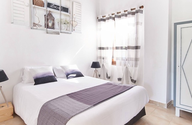 Near Pezenas - Cottage sleeps 8 in a vineyard of the 17th
