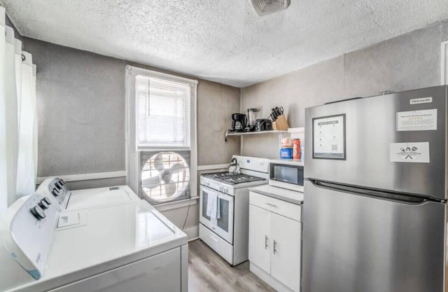 Near Shopping & Dining- Magic in Midtown- 2 Units