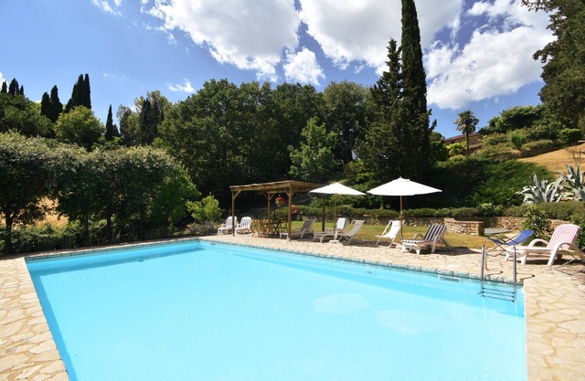 Near Siena (6 km), in Chianti, swimming pool and terrace, Wi-fi, A/C