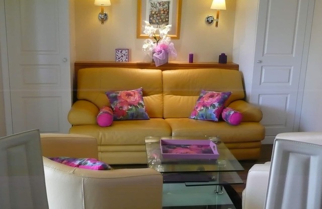 NEAR THE APARTMENT VERY COMFORTABLE Baule BRIGHT QUIET SHOPS 2 KMS
