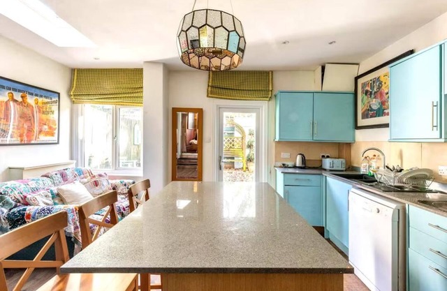 Near the park - Double Room with Ensuite Bathroom