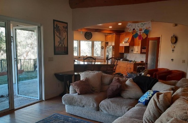 Near Yosemite and Bass Lake! Sleeps 9 W/ 2 decks for Viewing the outdoors!