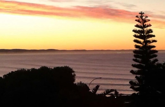 NEAT & COSY - 400m to Point Park and Beach.