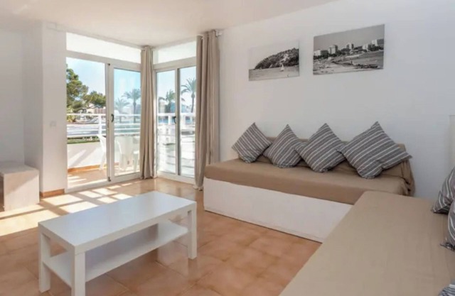 Neighbours Beach Apartments