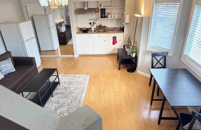 nEnjoyable private entry unit with private bathroom, kitchen, washer and dryern