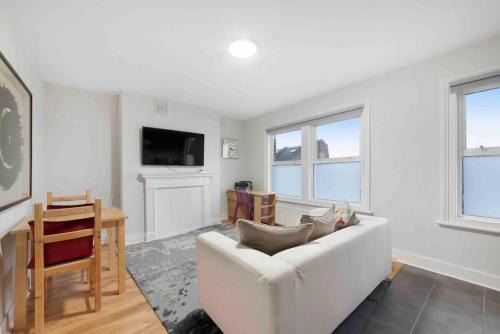 NEW 1 bed Westfield Chiswick Hammersmith APT