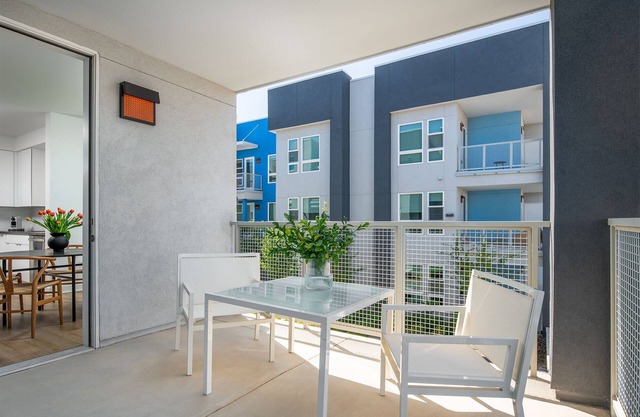 New 2 Bedroom Luxury Serviced Apartment Near Strip Ideal for Business Travelers