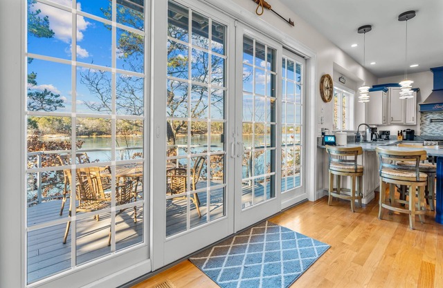 New 2025 Rental-Waterfront, Dock, 3-Beds+, 3.5 baths