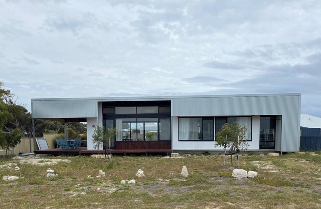 New 3-bedroom house with 270 degree bush/dune views, WiFi and AC in Lancelin