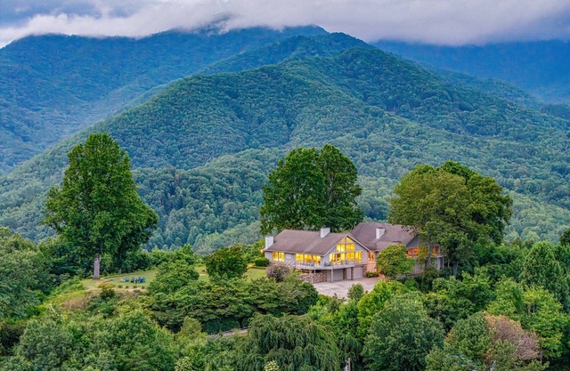 *New 360° Views | Movie Theater | Hot Tub | Luxury