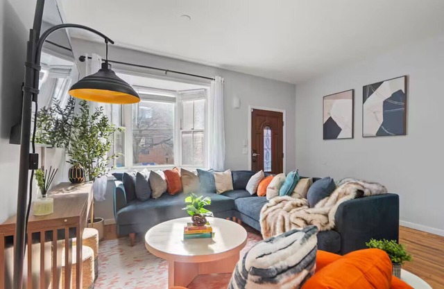 New!3Bed 3Full Bath/Sleeps 12/15 Mins to NYC/Near T station,buses and Parks