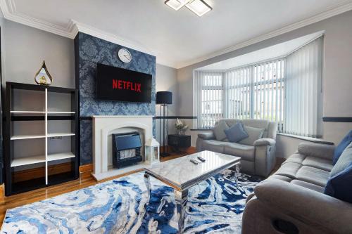 New! 3BR in Baxter Ave
