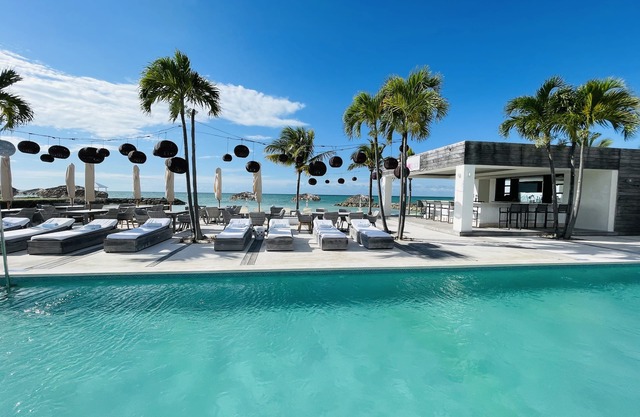 New 3BR Oasis: Beach & Pool