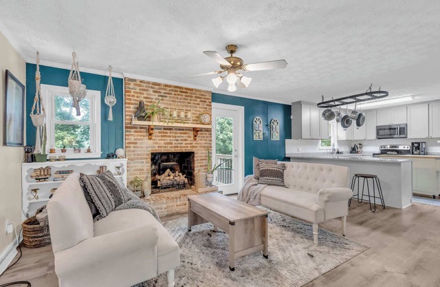 NEW 3BR Retreat Close to Downtown - Quiet Spot
