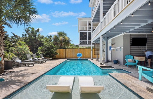 New 4 bedroom Luxury Beach Home Minutes from Beaches, Pool, Spa, Golf Cart Bikes