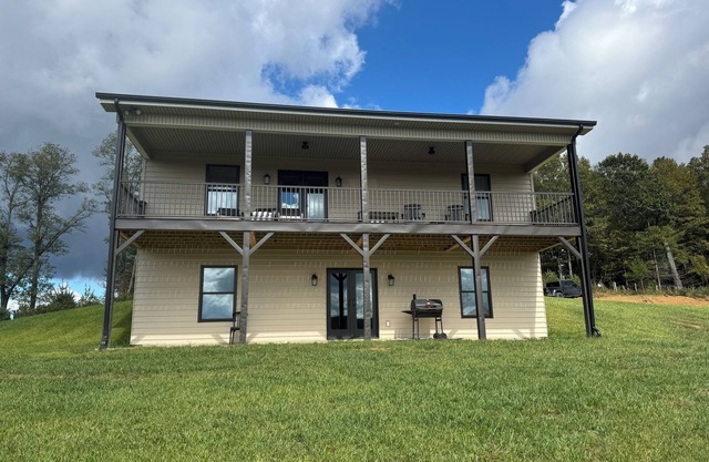 New 4 bedroom house secluded with Mountain View’s and access to New River