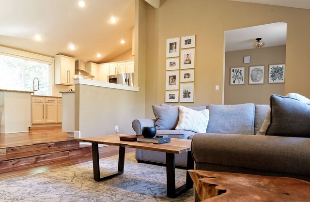 NEW! 4 bedroom home in Bridle Trails, Kirkland